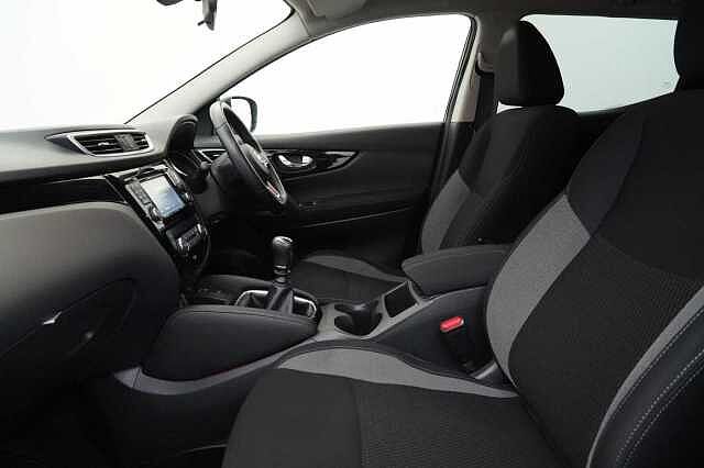Nissan Qashqai 1.2 DIG-T 115 Acenta with Tech Pack Upgrade - Nav and Rear Parking Camera