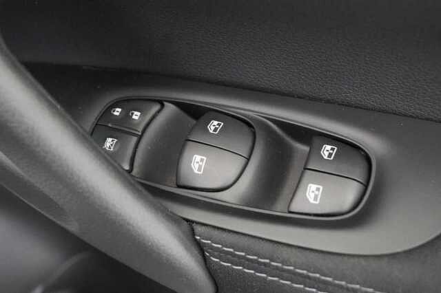 Nissan Qashqai 1.2 DIG-T 115 Acenta with Tech Pack Upgrade - Nav and Rear Parking Camera