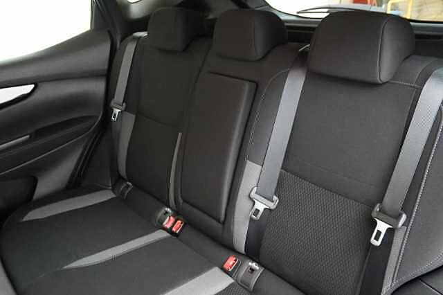 Nissan Qashqai 1.2 DIG-T 115 Acenta with Tech Pack Upgrade - Nav and Rear Parking Camera