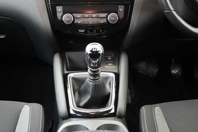 Nissan Qashqai 1.2 DIG-T 115 Acenta with Tech Pack Upgrade - Nav and Rear Parking Camera