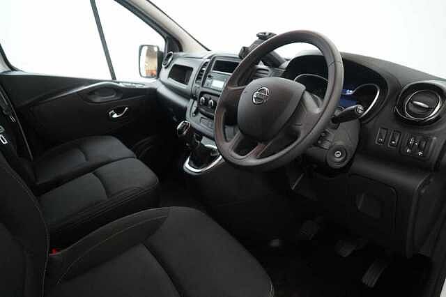 Nissan NV300 2.0 dCi 120 Acenta L1 H1 2.8T Panel Van with Air Con