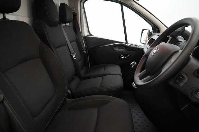 Nissan NV300 2.0 dCi 120 Acenta L1 H1 2.8T Panel Van with Air Con