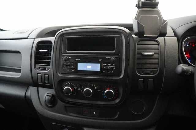 Nissan NV300 2.0 dCi 120 Acenta L1 H1 2.8T Panel Van with Air Con