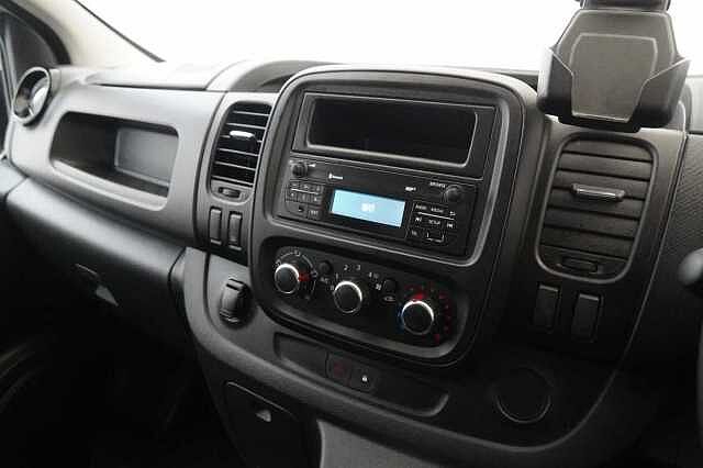Nissan NV300 2.0 dCi 120 Acenta L1 H1 2.8T Panel Van with Air Con