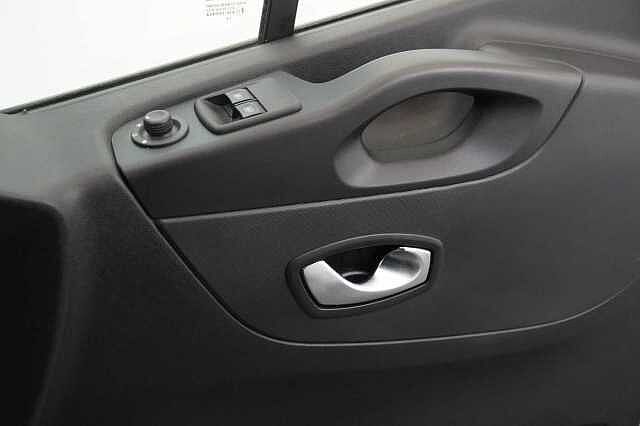 Nissan NV300 2.0 dCi 120 Acenta L1 H1 2.8T Panel Van with Air Con