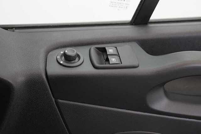 Nissan NV300 2.0 dCi 120 Acenta L1 H1 2.8T Panel Van with Air Con