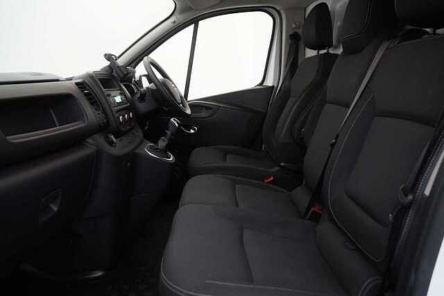 Nissan NV300 2.0 dCi 120 Acenta L1 H1 2.8T Panel Van with Air Con