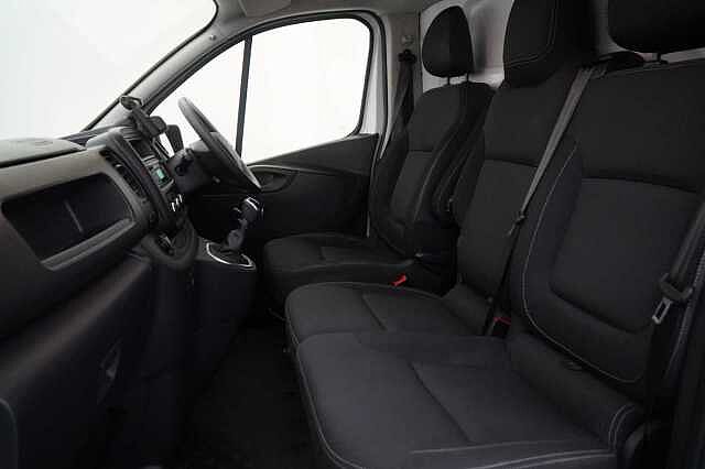 Nissan NV300 2.0 dCi 120 Acenta L1 H1 2.8T Panel Van with Air Con