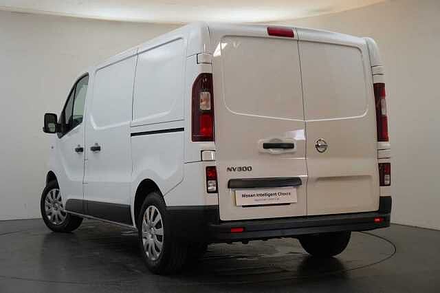 Nissan NV300 2.0 dCi 120 Acenta L1 H1 2.8T Panel Van with Air Con