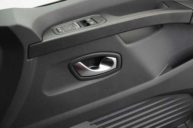 Nissan Primastar 2.0 dCi 170 Tekna L1 H1 2.8T Panel Van with Sat Nav and Rear View Camera