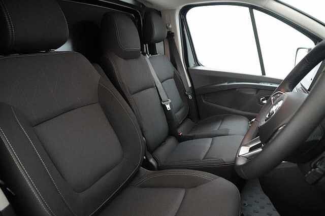 Nissan Primastar 2.0 dCi 170 Tekna L1 H1 2.8T Panel Van with Sat Nav and Rear View Camera