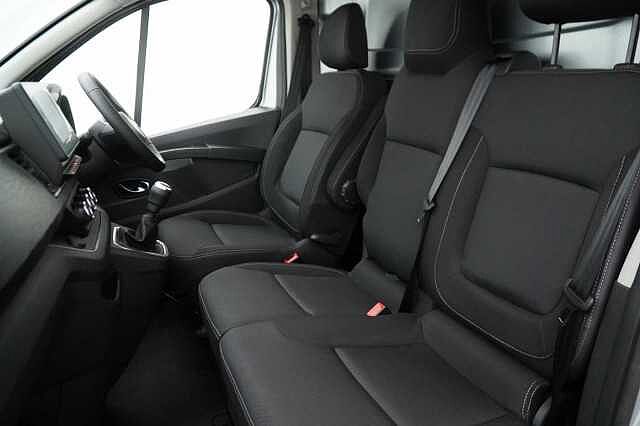 Nissan Primastar 2.0 dCi 170 Tekna L1 H1 2.8T Panel Van with Sat Nav and Rear View Camera