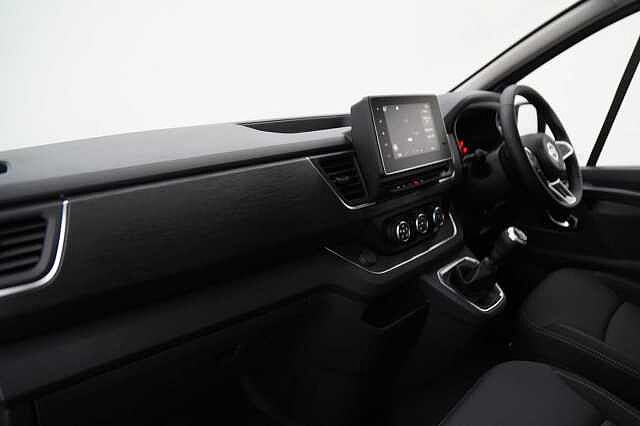 Nissan Primastar 2.0 dCi 170 Tekna L1 H1 2.8T Panel Van with Sat Nav and Rear View Camera