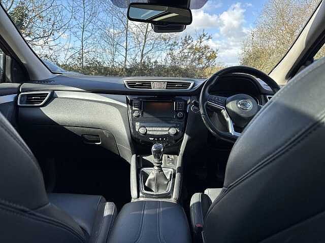Nissan Qashqai 1.3 DIG-T Tekna SUV 5dr Petrol Manual Euro 6 (s/s) (140 ps)