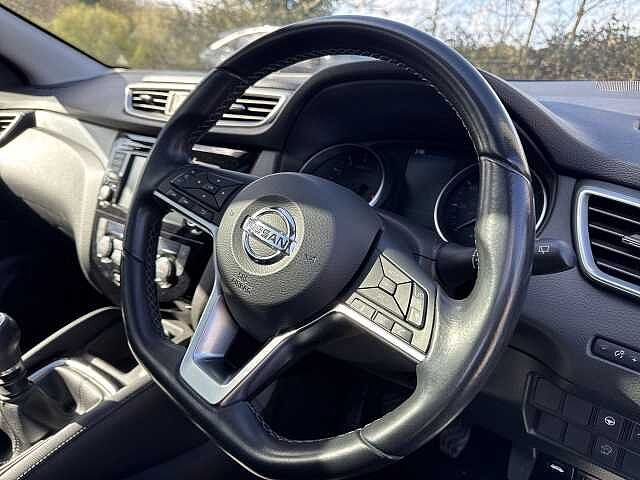 Nissan Qashqai 1.3 DIG-T Tekna SUV 5dr Petrol Manual Euro 6 (s/s) (140 ps)