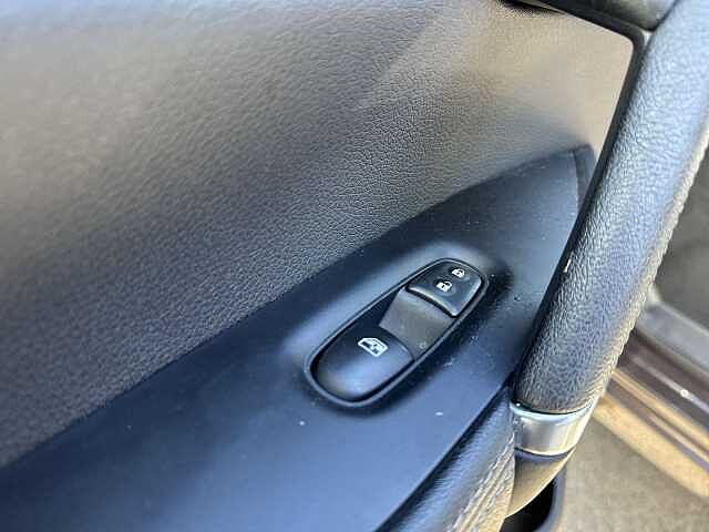 Nissan Qashqai 1.3 DIG-T Tekna SUV 5dr Petrol Manual Euro 6 (s/s) (140 ps)