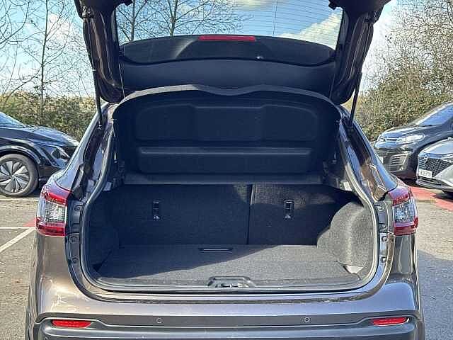 Nissan Qashqai 1.3 DIG-T Tekna SUV 5dr Petrol Manual Euro 6 (s/s) (140 ps)