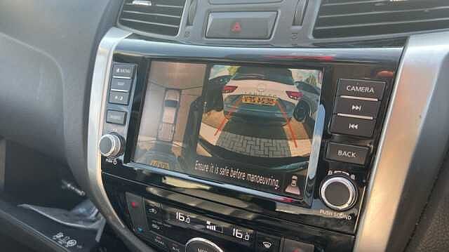 Nissan Navara Double Cab Pick Up Tekna 2.3dCi 190 TT 4WD Auto