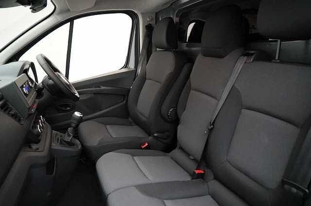 Nissan Primastar 2.0 dCi 130 Acenta L1 H1 3.0T Panel Van + Offside Door Pack