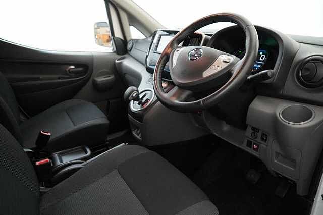 Nissan e-NV200 Combi 40KW Evalia Auto with 7 Seats and Sat Nav + Heat Pack Upgrade