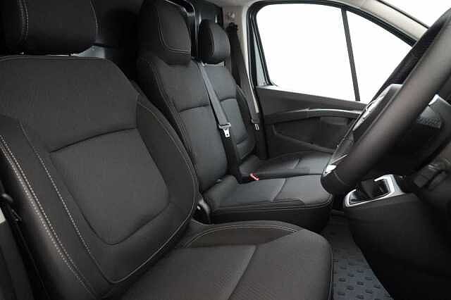 Nissan Primastar 2.0 dCi 130 Tekna L1 H1 2.8T Panel Van with Sat Nav and Rear View Camera