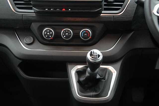 Nissan Primastar 2.0 dCi 130 Tekna L1 H1 2.8T Panel Van with Sat Nav and Rear View Camera