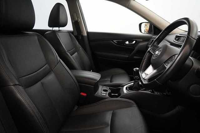 Nissan X-Trail 1.6 dCi 130 2WD Tekna with 5 Seats and BOSE Audio + Detachable Tow Bar
