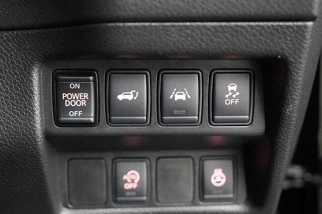 Nissan X-Trail 1.6 dCi 130 2WD Tekna with 5 Seats and BOSE Audio + Detachable Tow Bar