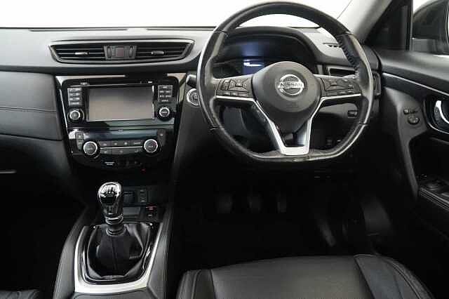 Nissan X-Trail 1.6 dCi 130 2WD Tekna with 5 Seats and BOSE Audio + Detachable Tow Bar