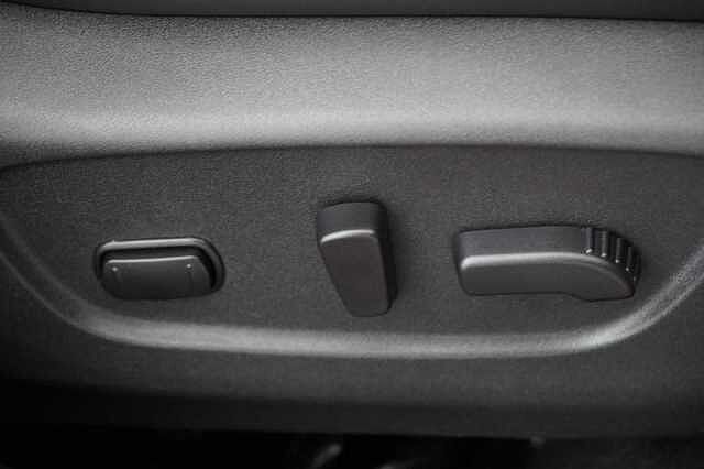 Nissan X-Trail 1.6 dCi 130 2WD Tekna with 5 Seats and BOSE Audio + Detachable Tow Bar