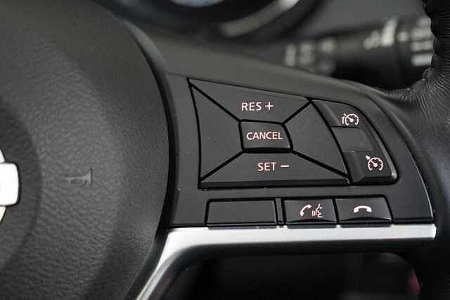 Nissan X-Trail 1.6 dCi 130 2WD Tekna with 5 Seats and BOSE Audio + Detachable Tow Bar