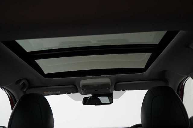 Nissan X-Trail 1.6 dCi 130 2WD Tekna with 5 Seats and BOSE Audio + Detachable Tow Bar