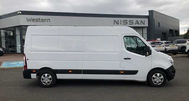 Nissan Interstar 2.3 dCi 135 Tekna L3 H2 3.5T Van with Sat Nav and Air Con