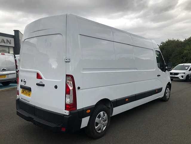 Nissan Interstar 2.3 dCi 135 Tekna L3 H2 3.5T Van with Sat Nav and Air Con