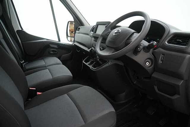 Nissan Interstar 2.3 dCi 135 Tekna L3 H2 3.5T Van with Sat Nav and Air Con