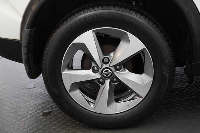 Nissan Juke 1.6 112 Acenta with Auto Air Con and Rear Parking Sensors