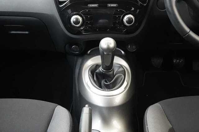 Nissan Juke 1.6 112 Acenta with Auto Air Con and Rear Parking Sensors