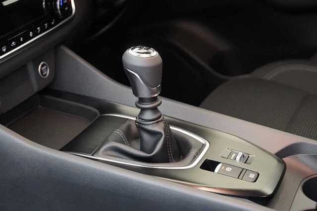 Nissan Qashqai 1.3 DIG-T MH 140 Acenta Premium with Rear View Camera and Intelligent Key