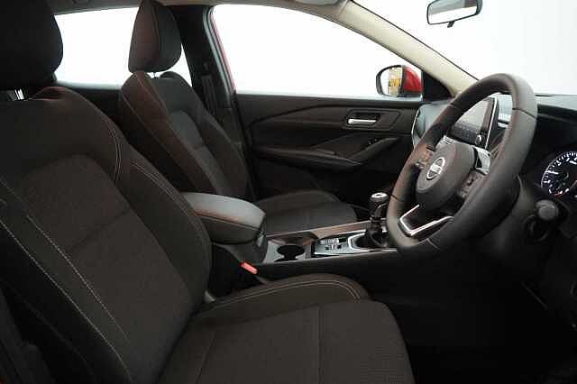 Nissan Qashqai 1.3 DIG-T MH 140 Acenta Premium with Rear View Camera and Intelligent Key