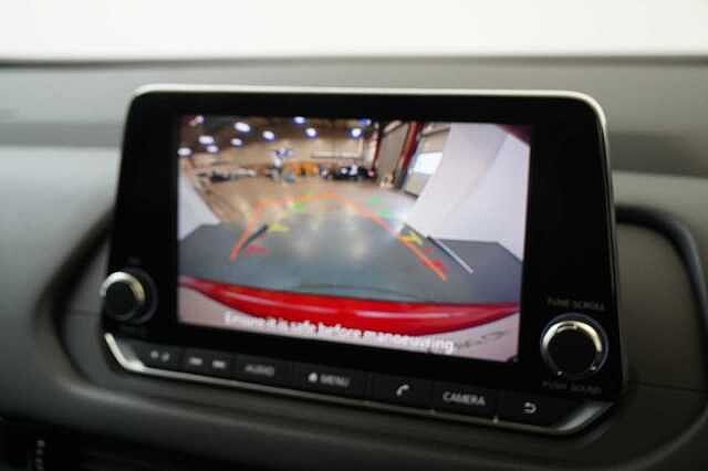 Nissan Qashqai 1.3 DIG-T MH 140 Acenta Premium with Rear View Camera and Intelligent Key