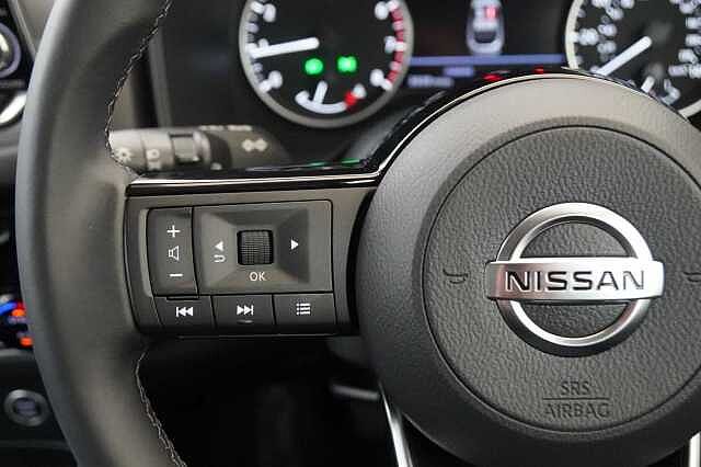 Nissan Qashqai 1.3 DIG-T MH 140 Acenta Premium with Rear View Camera and Intelligent Key