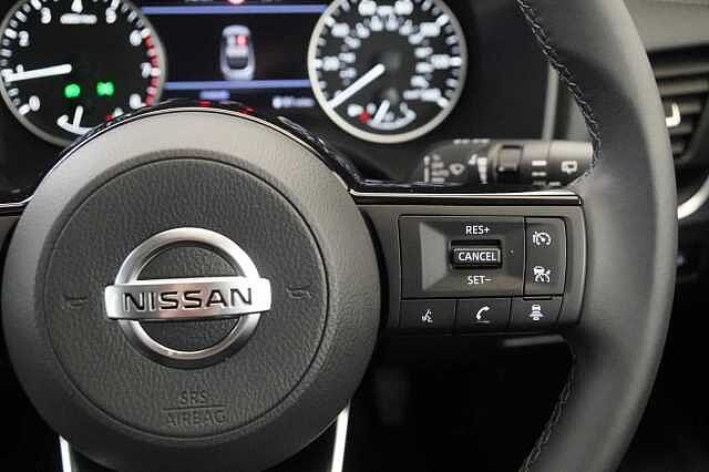 Nissan Qashqai 1.3 DIG-T MH 140 Acenta Premium with Rear View Camera and Intelligent Key