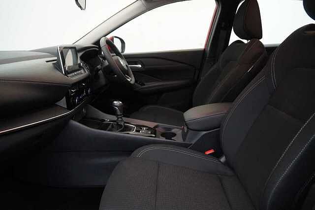 Nissan Qashqai 1.3 DIG-T MH 140 Acenta Premium with Rear View Camera and Intelligent Key