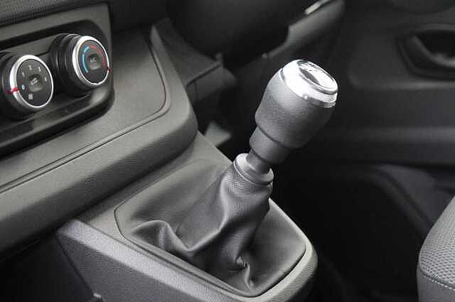 Nissan Primastar 2.0 dCi 110 Acenta L1 H1 2.8T Panel Van with Air Con and Ply Lining