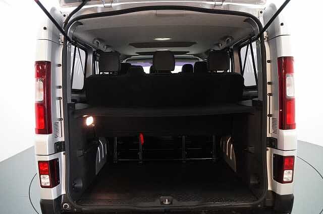 Nissan NV300 Combi 1.6 dCi 125 Tekna MPV L1 H1 with 9 Seats + Sat Nav and Air Con