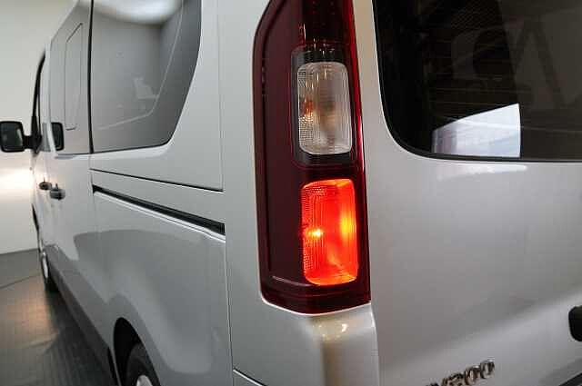 Nissan NV300 Combi 1.6 dCi 125 Tekna MPV L1 H1 with 9 Seats + Sat Nav and Air Con