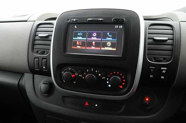 Nissan NV300 Combi 1.6 dCi 125 Tekna MPV L1 H1 with 9 Seats + Sat Nav and Air Con