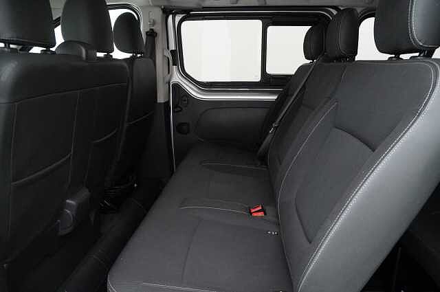 Nissan NV300 Combi 1.6 dCi 125 Tekna MPV L1 H1 with 9 Seats + Sat Nav and Air Con