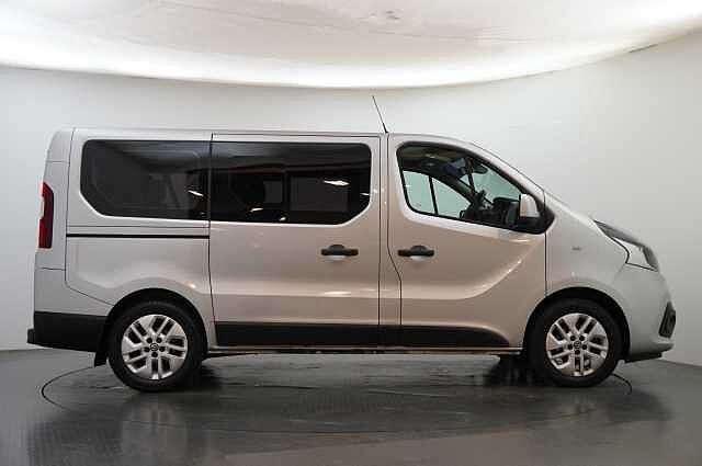 Nissan NV300 Combi 1.6 dCi 125 Tekna MPV L1 H1 with 9 Seats + Sat Nav and Air Con
