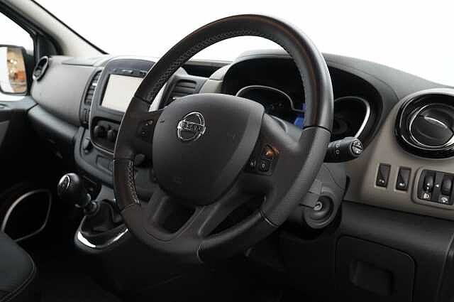Nissan NV300 Combi 1.6 dCi 125 Tekna MPV L1 H1 with 9 Seats + Sat Nav and Air Con